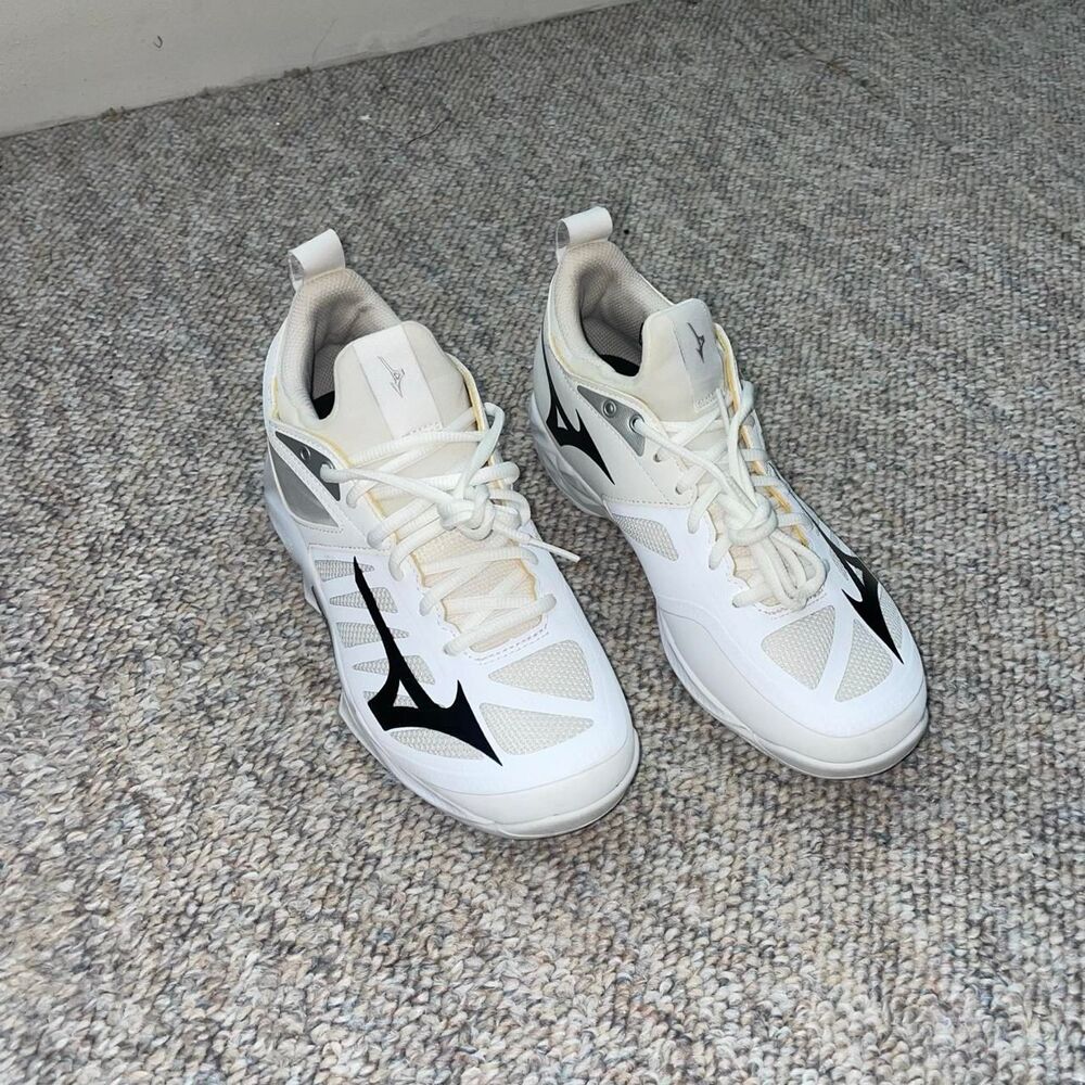 Mizuno Women's White and Black Trainers